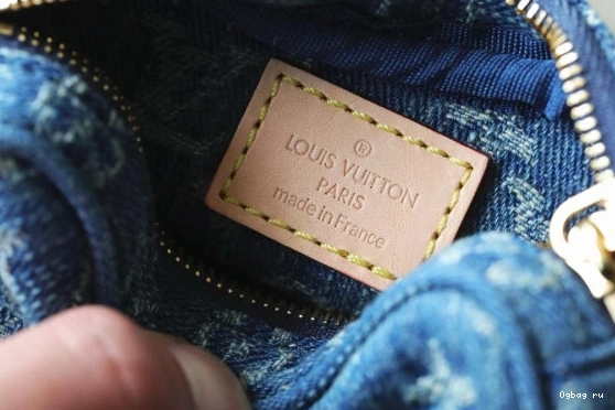 MM Croissant LOUIS VUITTON 0708